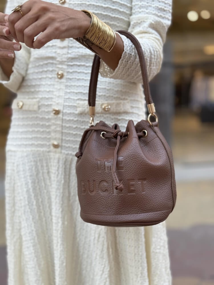 Bolso Marrón Con Herrajes Dorados